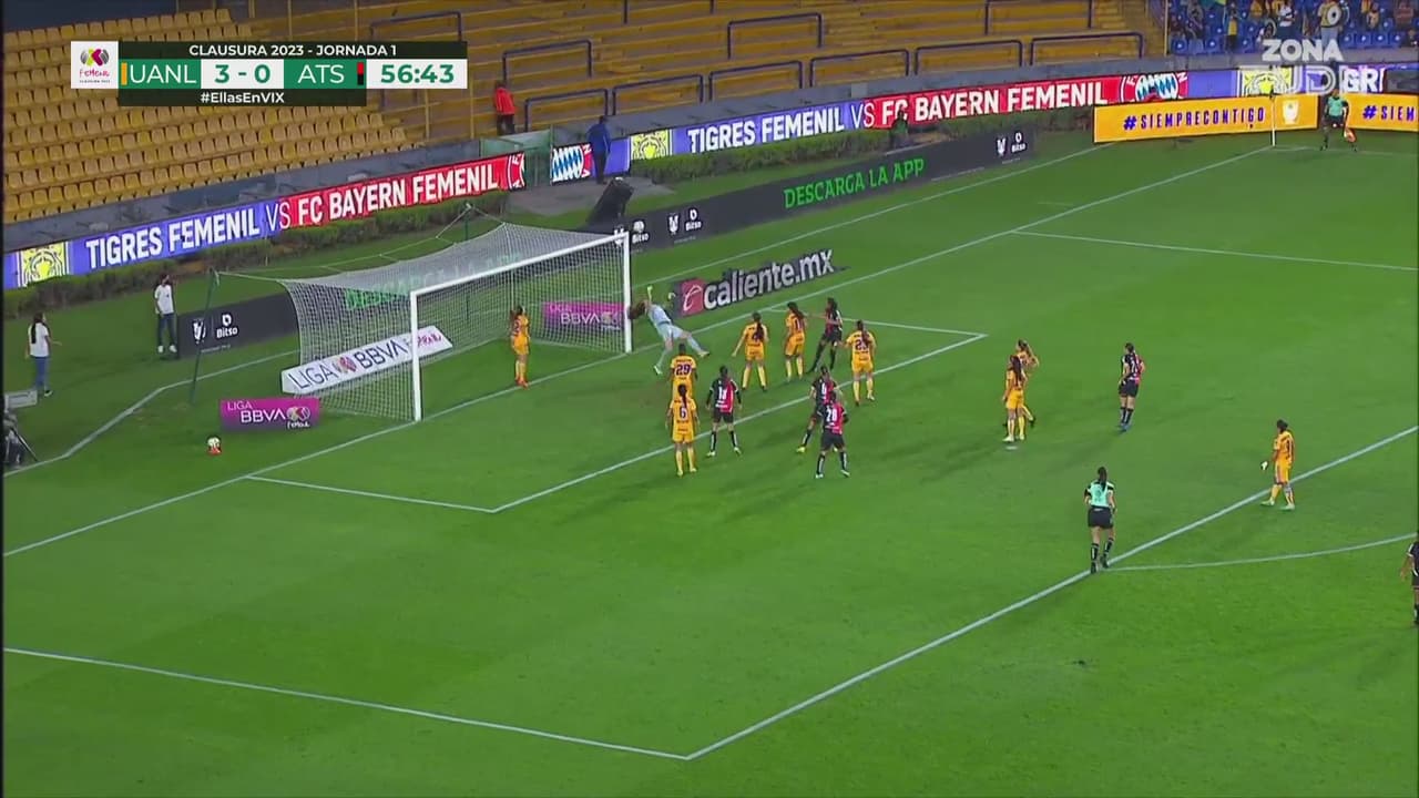 ¡Atajadón! Ceci Santiago evita el descuento de Arlett Tovar