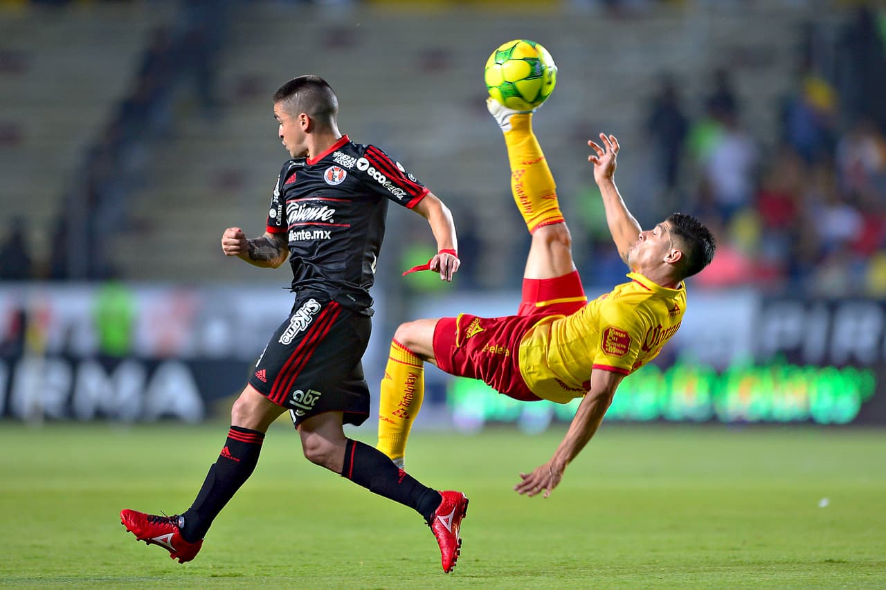 El partido se jugó muy cerrado. Xolos no arriesgó a llevarse un segundo gol y Morelia se cerró para evitar un gol de visitante.