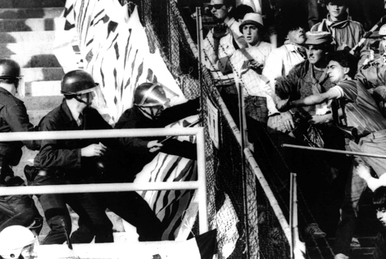 Los ultras del Liverpool habían estado involucrados en la tragedia de Heysel, en la final de la Champions League contra la Juventus, donde perdieron la vida 39 personas, apenas cuatro años antes.