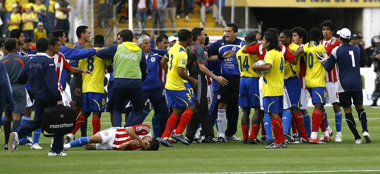 Otros equipos sudamericanos recurren a sus armas contra el poder de Atahualpa: Paraguay suele usar el juego aéreo, la fuerza física y la defensa. Sin embargo, Ecuador los venció 4-1 rumbo a Brasil 2014.
