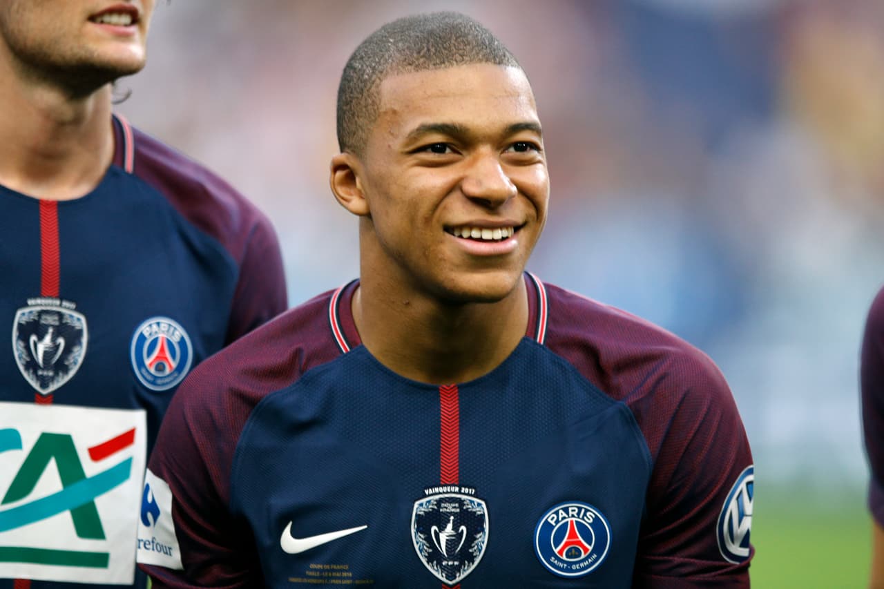 La cara de resignación de Real Madrid es por no tener al francés Kylian Mbappe. Si él antes afirmó que seguiría en el equipo, el propio París Saint-Germain advirtió que no hay interés en su salida.