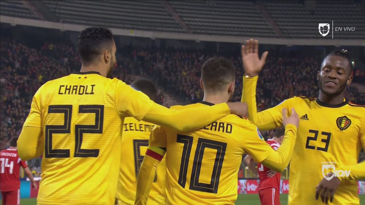 Eden Hazard, con algo de suerte, anota el 3-1 sobre Rusia