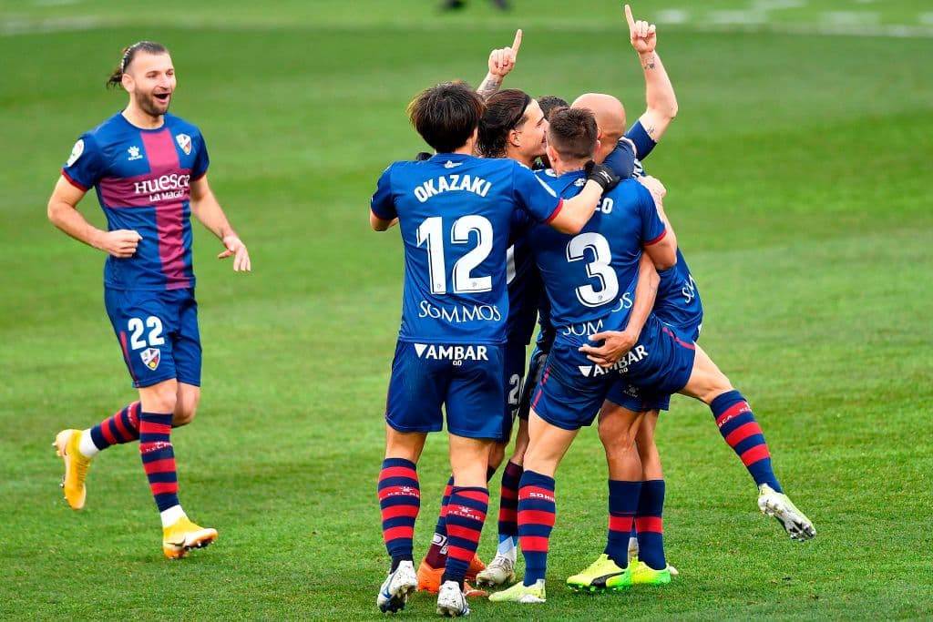 Galán (48’) abrió el marcador para los locales con un tremendo zurdazo al ángulo. Varane (55’, 84’) respondió para emparejar los cartones y, más adelante, darle la vuelta al marcador. Los de Zidane llegaron a 43 unidades; Huesca se queda con 17 en el sótano de la tabla.