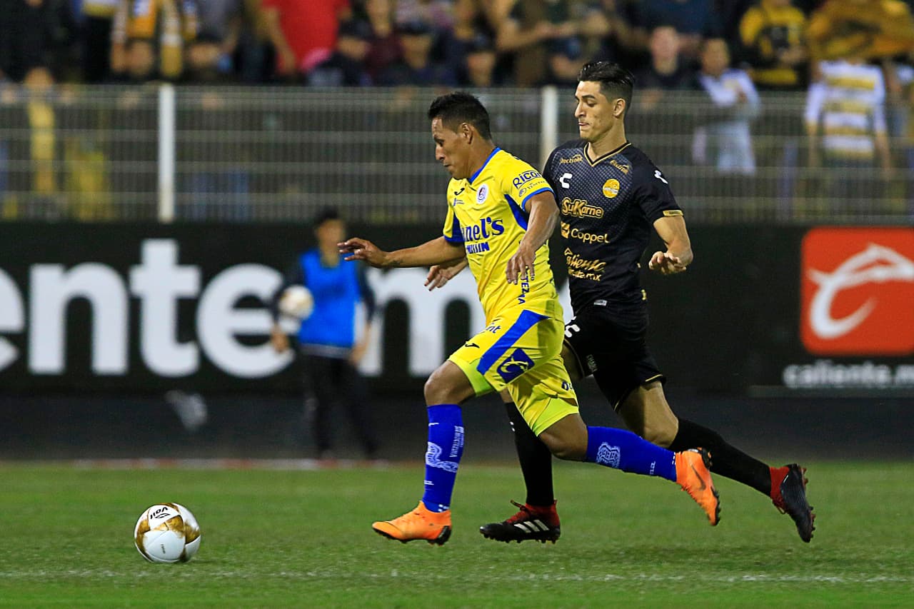 Aunque de manera desesperada y desorganizada, el Atlético San Luis quería regresar a casa, a toda costa, con el marcador empatado.