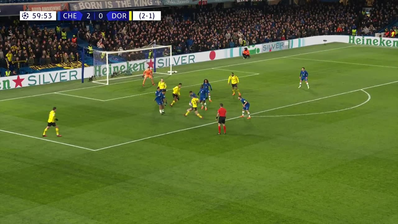 ¡TIRO ATAJADO! disparo por Emre Can.