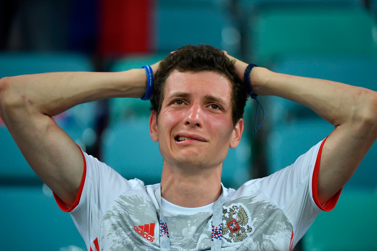 El penal errado por el brasileño naturalizado ruso Mario Fernandes fue digno para tomarse la cabeza a dos manos. El balón se fue al lado del palo derecho.