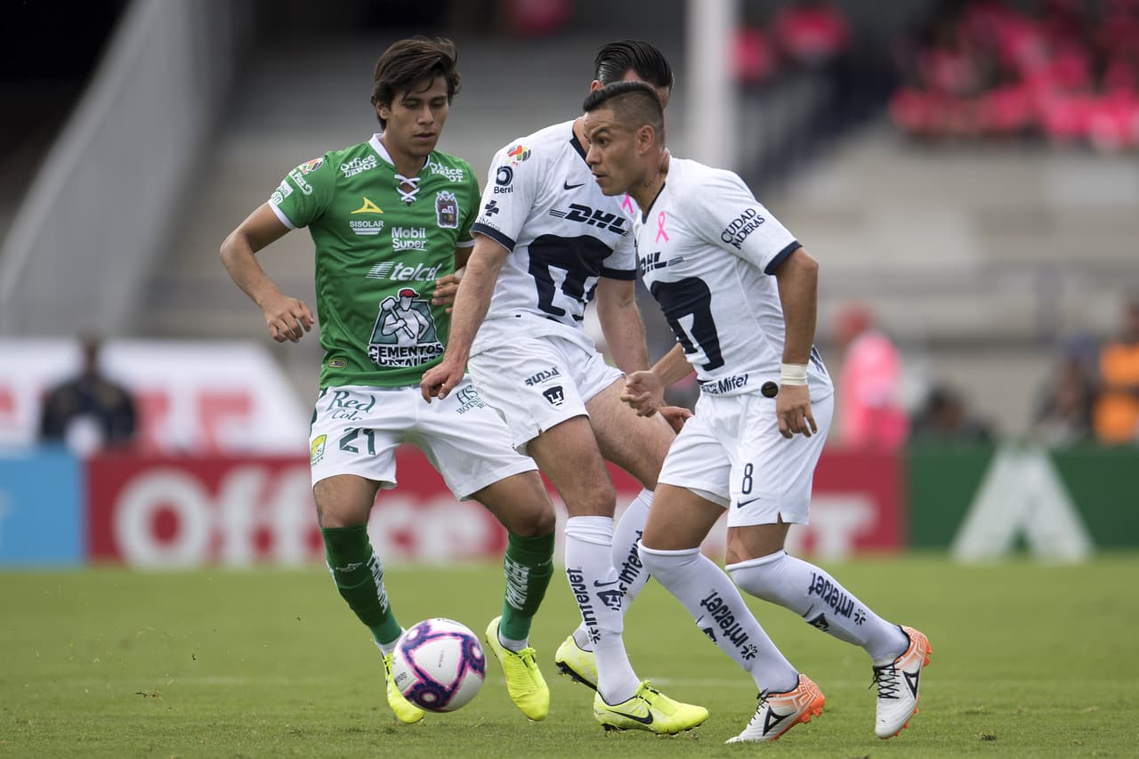 Pumas 1-2 León. Con goles de Macías y Tesillo, para La Fiera; por los locales descontó Carlos González.
