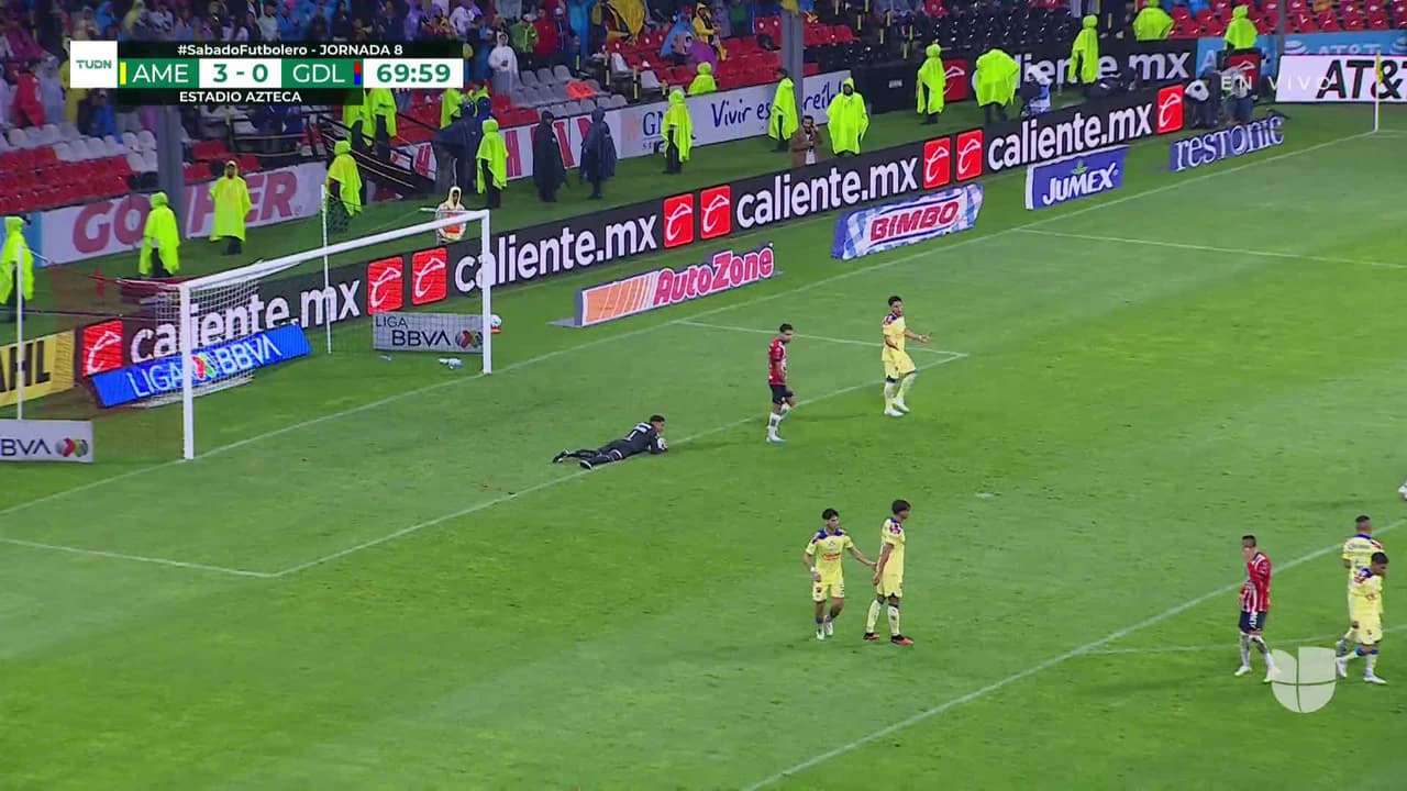 ¡TIRO ATAJADO! disparo por Roberto Alvarado.