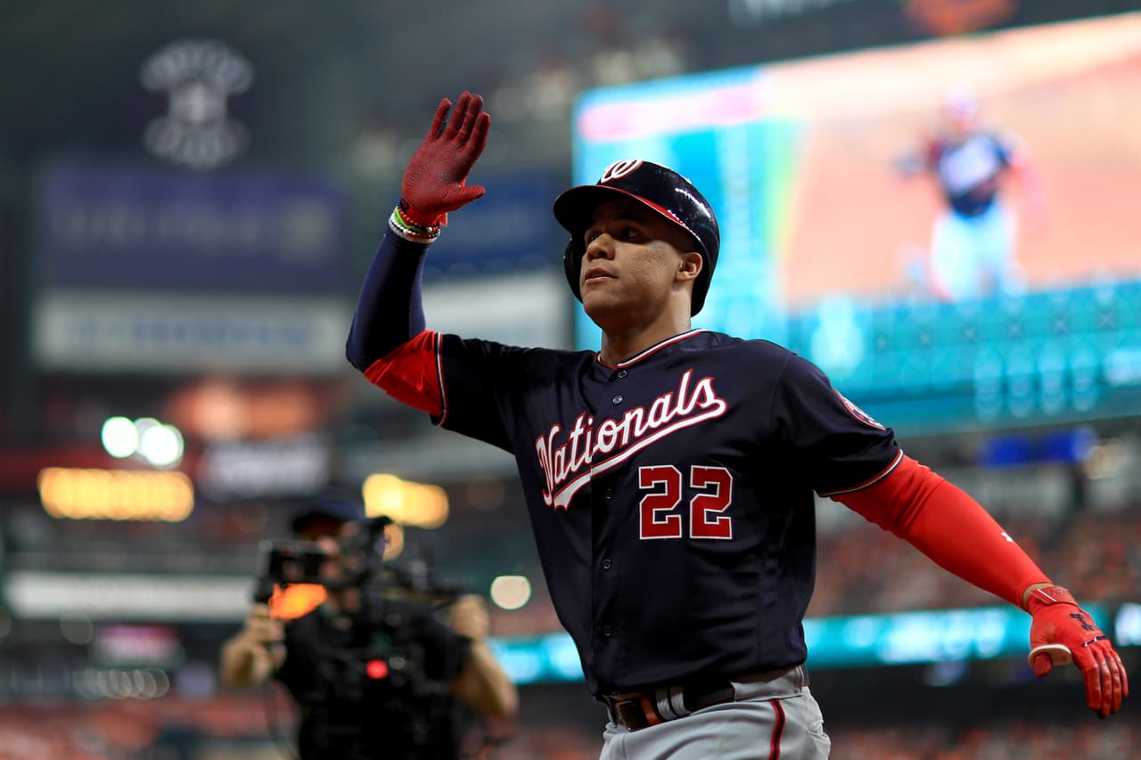 El dominicano Juan Soto pega jonrón para poner 2-2 la pizarra en el cuarto rollo.