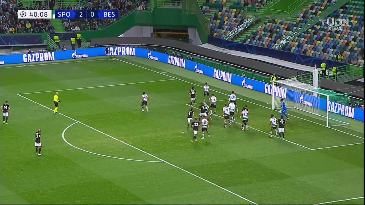 ¡TIRO ATAJADO! disparo por Atiba Hutchinson.