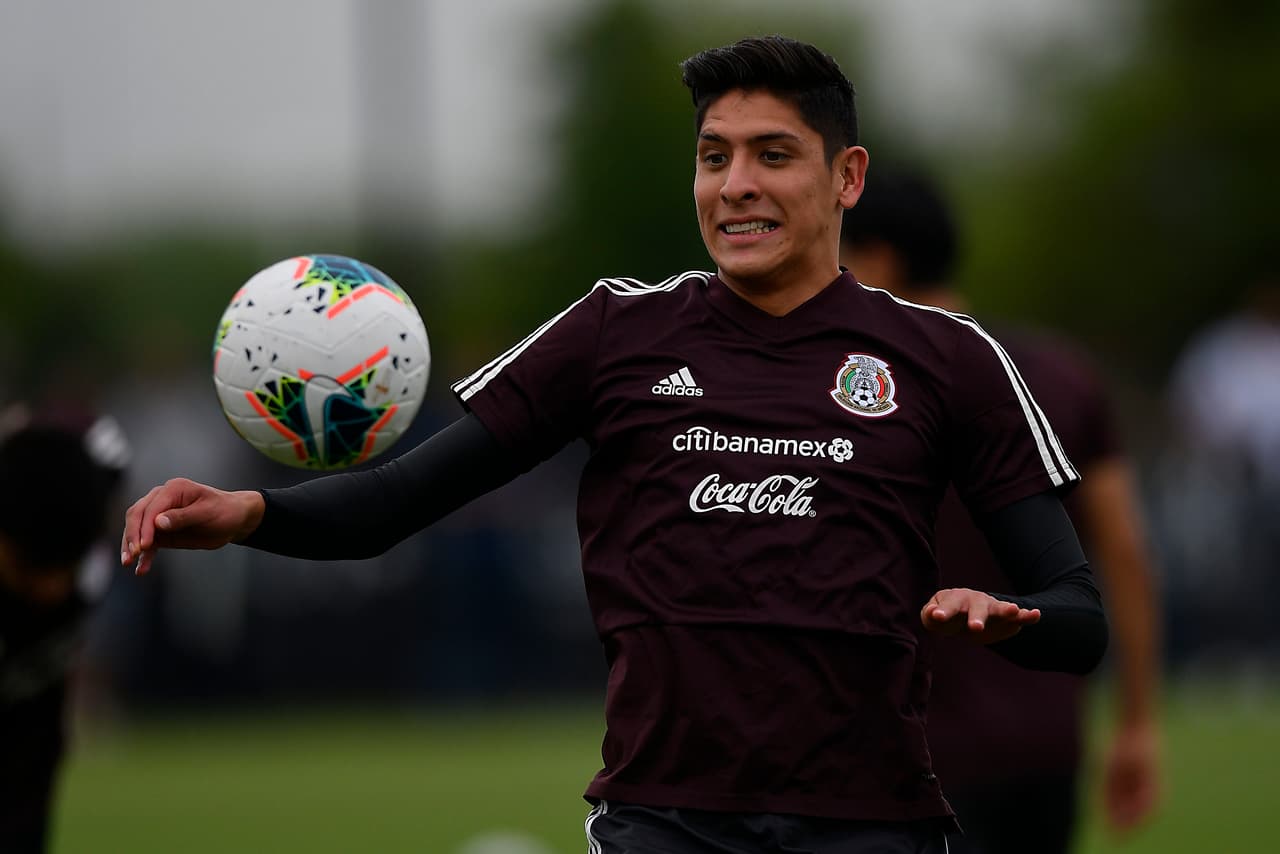 Los integrantes de la Selección Mexicana de fútbol se entrenaron, en medio de una intensa humedad en el ambiente, en las instalaciones del club de la MLS Houston Dynamo de cara a lo que será su importante duelo de los Cuartos de Final de la Copa Oro 2019, que se llevará a cabo este sábado ante Costa Rica. El trabajo duro y el buen ambiente imperaron durante la práctica del Tri.
