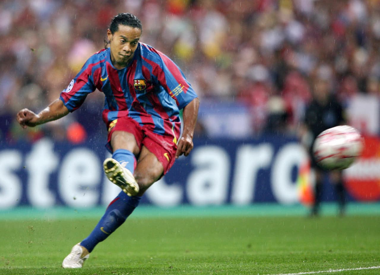 Era el Barca de Ronaldinho y fue la primera “Orejona” de Lionel Messi, que aunque no jugó la última parte del torneo por lesión, ya dejaba ver sus maneras como gran futbolista. Rafael Márquez consiguió, además, ser el primer mexicano en coronarse en el torneo.