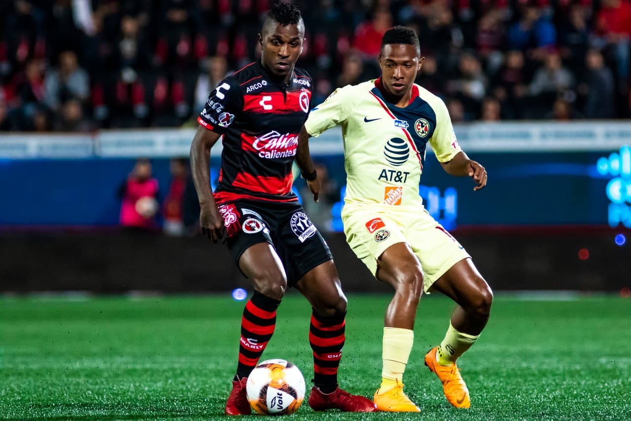 Conforme transcurría el partido, el equipo local adquirió confianza y empezó a elaborar mejores jugadas ofensivas.