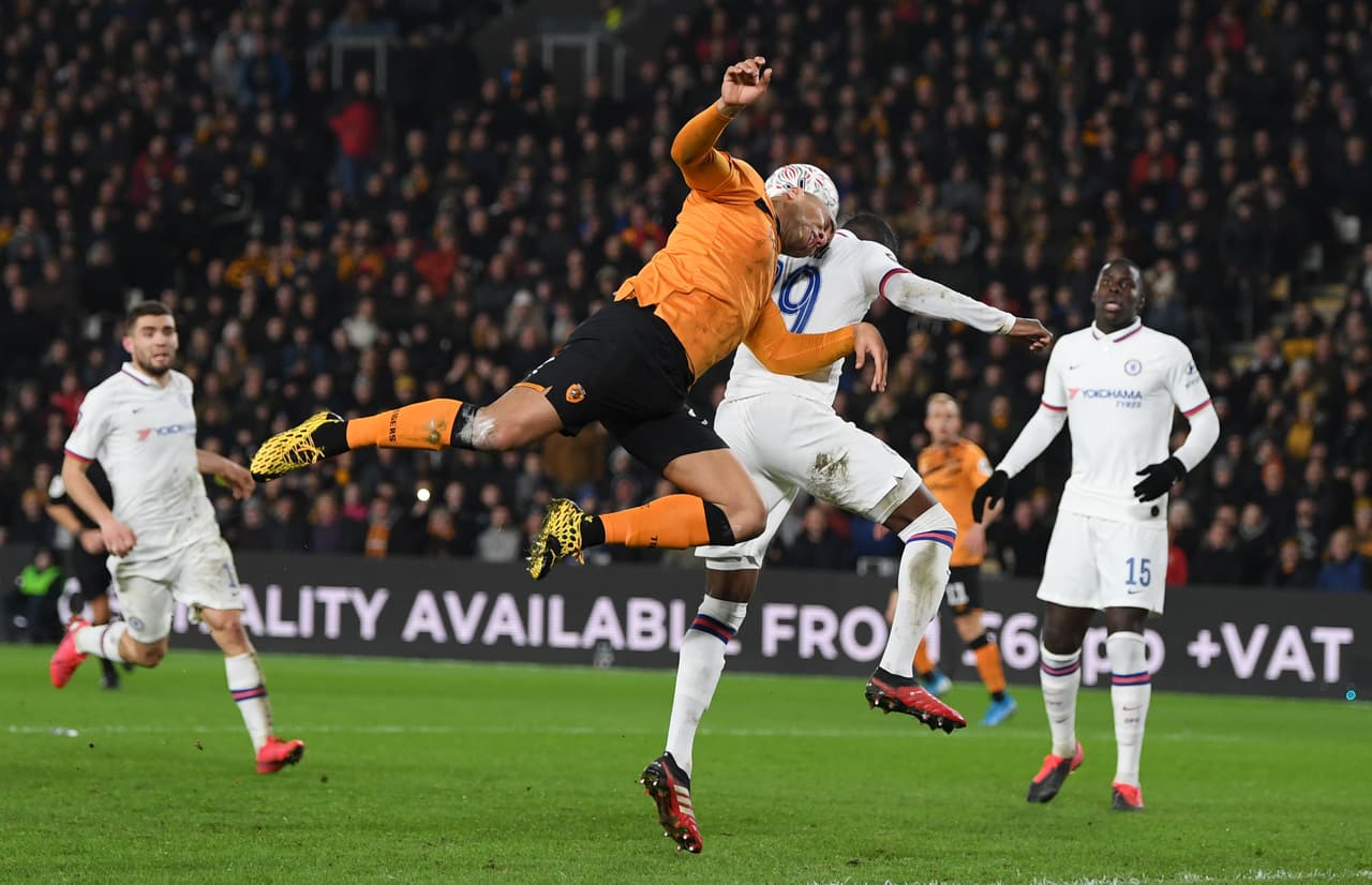 Batshuayi (6’) abrió el marcador y Tomori (64’) marcó el segundo tanto. Grosicki (78’) hizo el descuento.