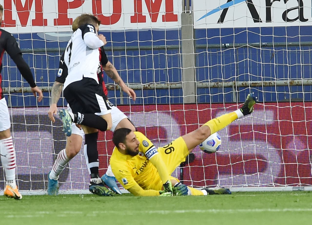 Por si no fuera poco, tras la expulsión de Zlatan el Parma recortó distancias luego de que Riccardo Gagliolo conectara una diagonal por la banda derecha al 66'.