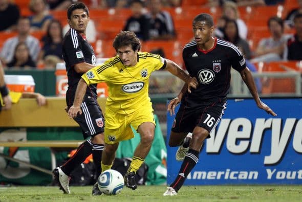 Columbus Crew se mantuvo como líder en la conferencia Este al vencer al DC United.