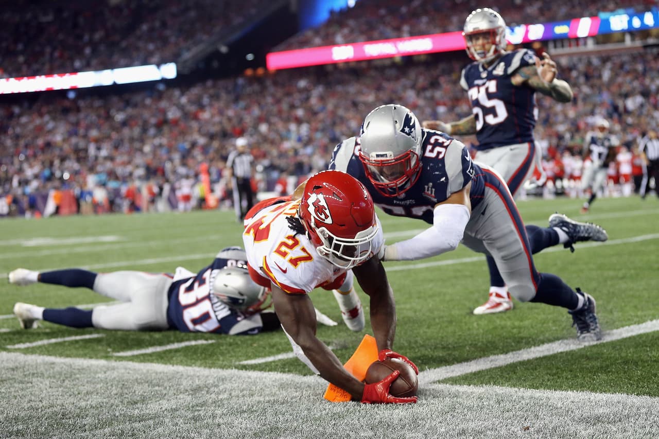 Luego hubo otros protagonistas en el campo como fueron el mariscal de campo Alex Smith, que le ganó el duelo individual a Brady, y al corredor novato Kareem Hunt.