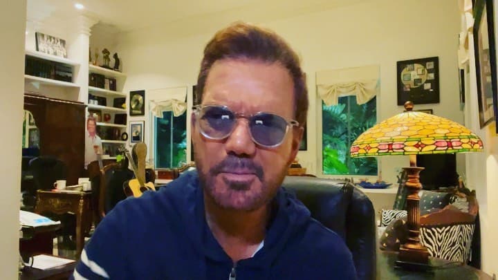 Willy Chirino, músico cubano-americano recurrió a Instagram para invitar a sus seguidores a apoyar las protestas. “Viva Cuba Libre! Abajo la dictadura!