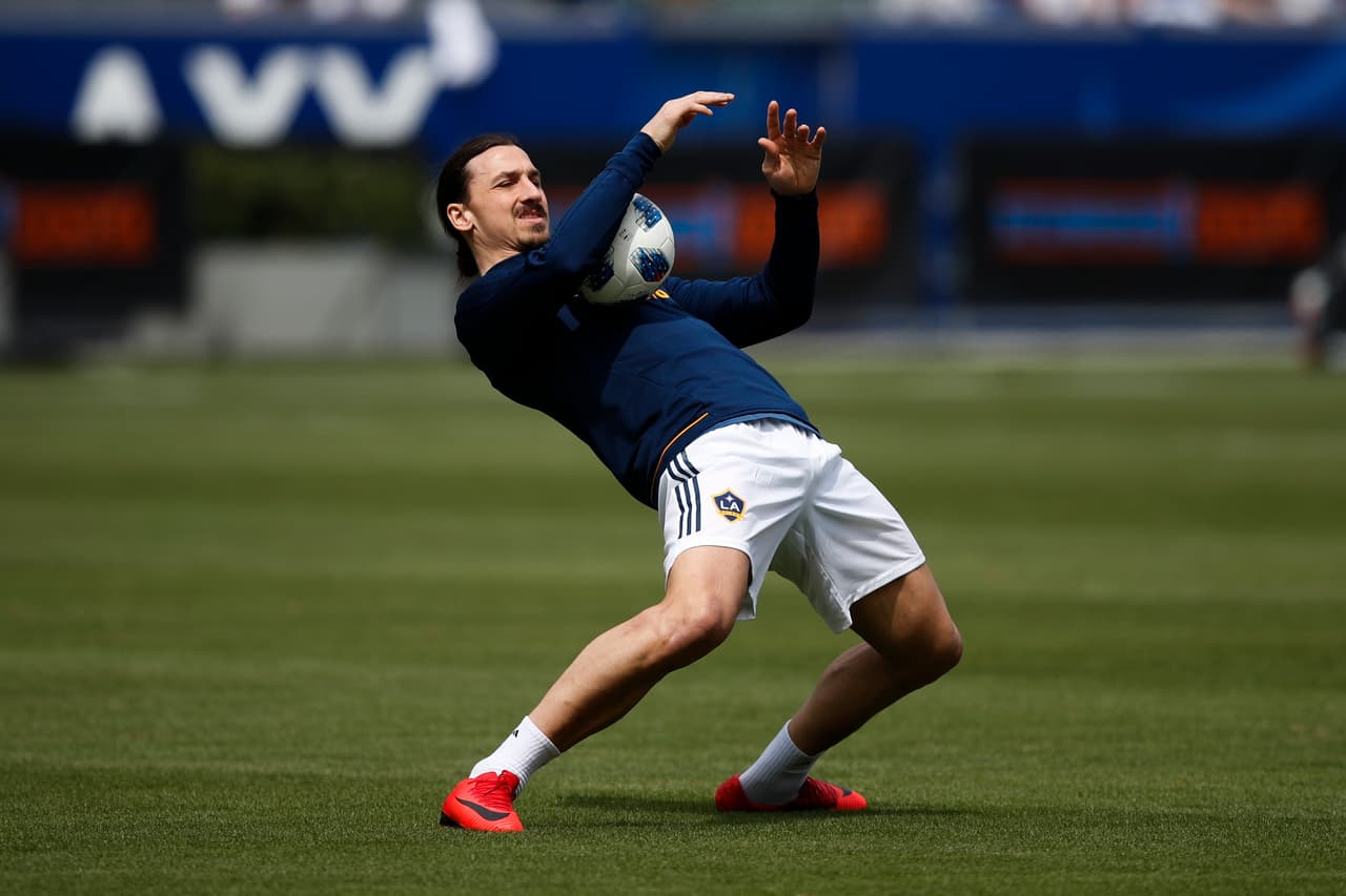 Aún así, el atacante hace magia con el balón y es admirado por su capacidad por sorprender con su talento en plena competencia.