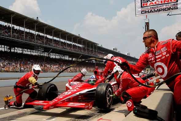 El trabajo de los mecánicos en los 'pits' fue fundamental para la victoria de Franchitti.