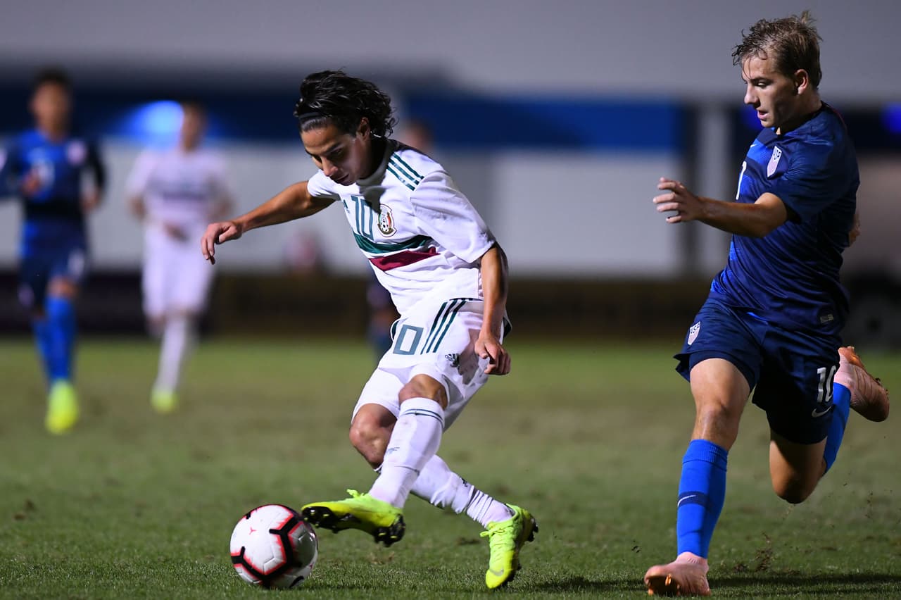 Además del marcador, el peor factor en contra era el tiempo, la recta final del partido se acercaba vertiginosamente y nada cambiaba para México por más esfuerzos que se dieran.