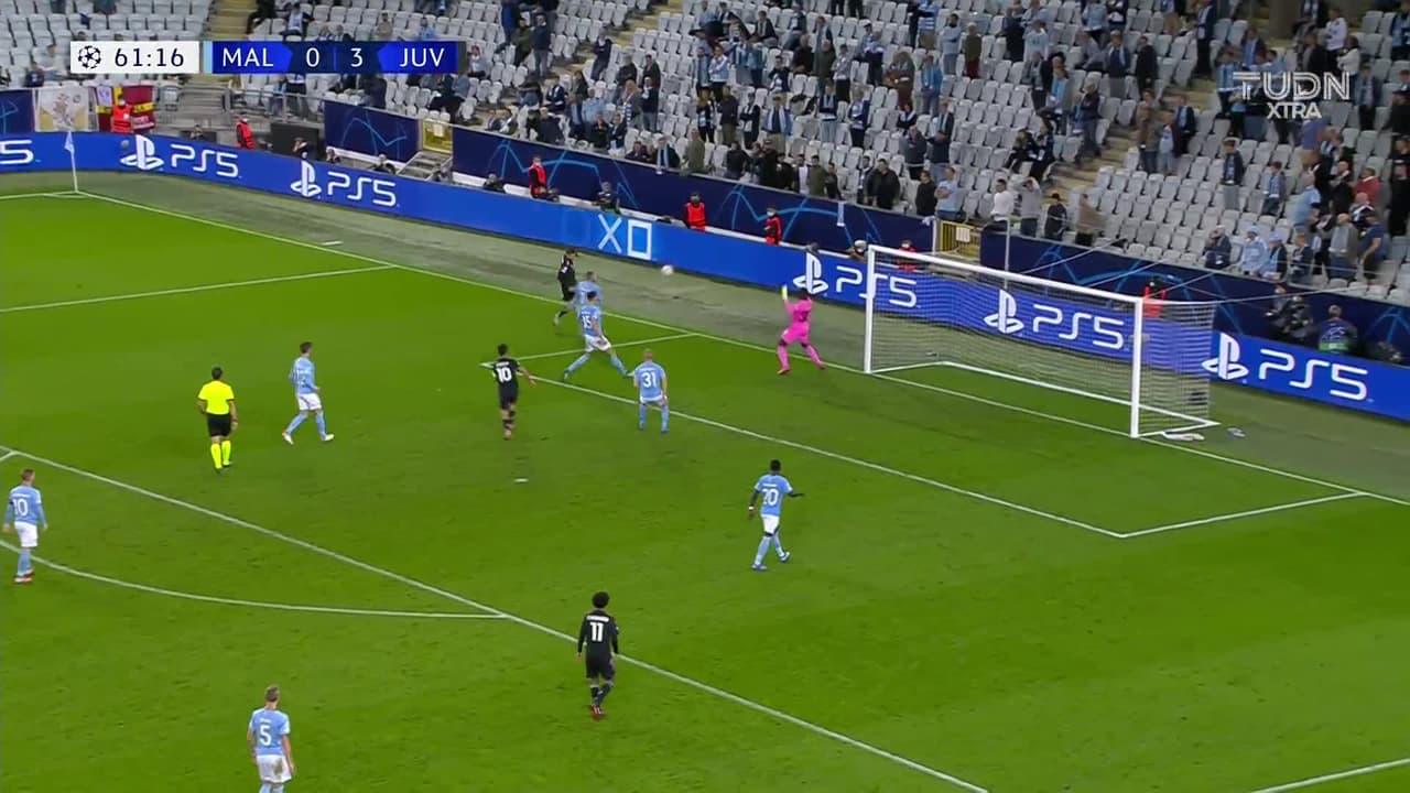 ¡TIRO ATAJADO! disparo por Álvaro Morata.