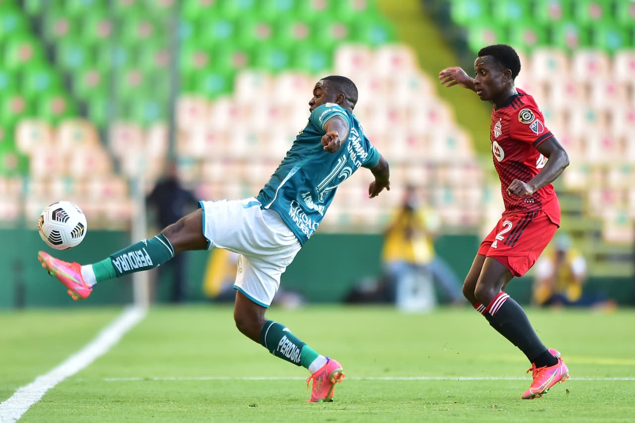 Fernando Navarro adelantó a los locales al minuto 25, pero una falta de concentración hace que Andrés Mosquera empate el encuentro con un lamentable autogol.
