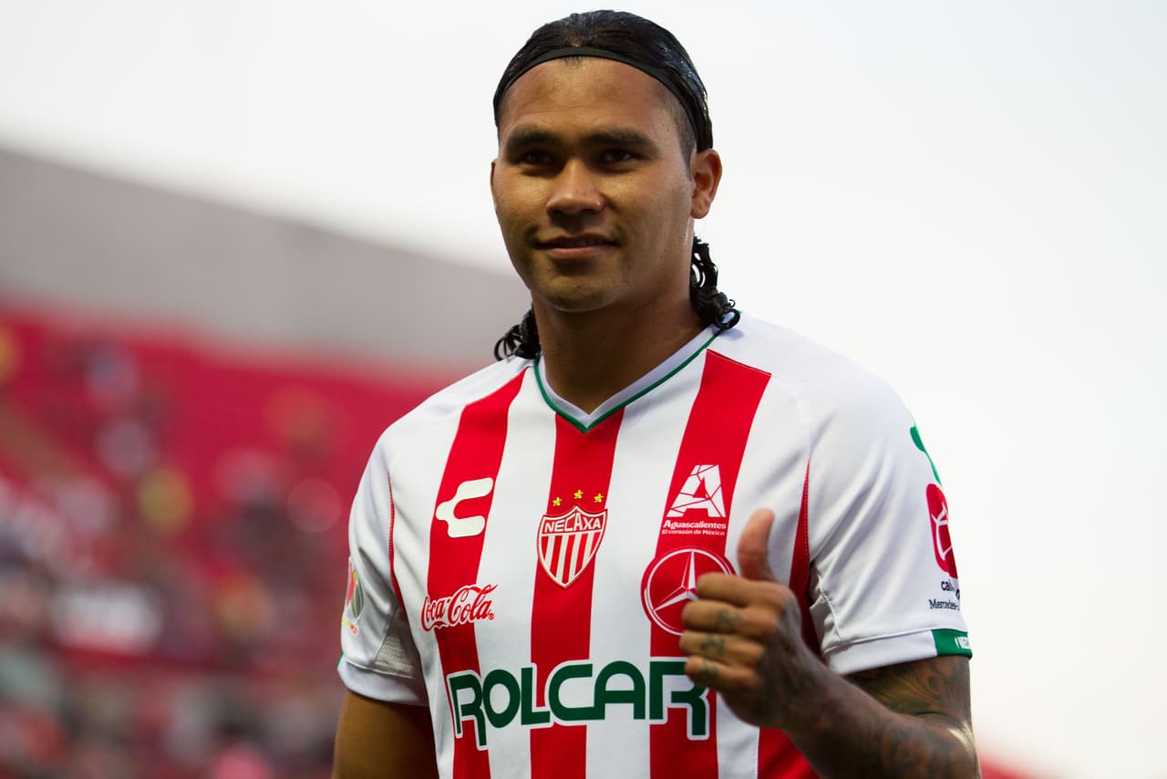 5. Carlos Peña (Necaxa) - su valor en el mercado es de 1.1 millones de dólares, bajó 2.9 millones (71.4%)