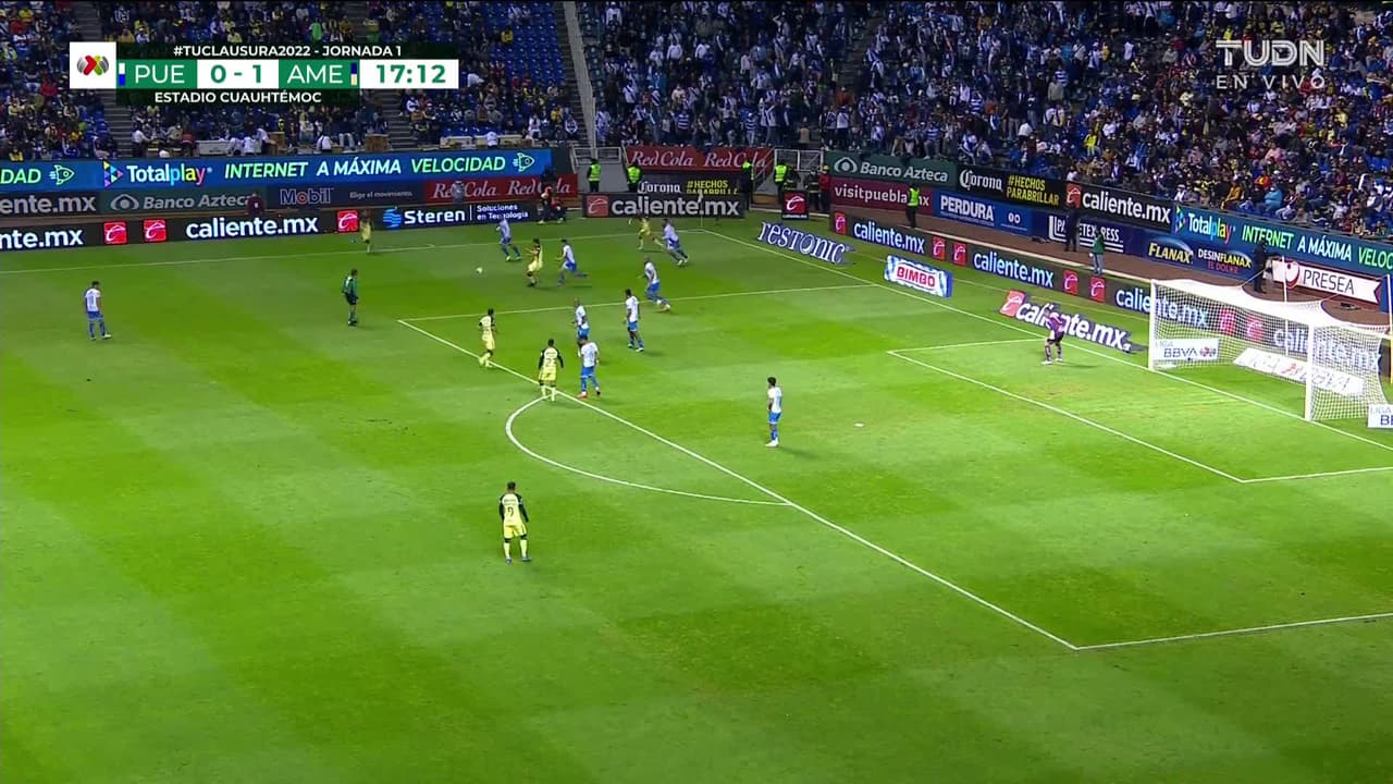 ¡TIRO ATAJADO! disparo por Álvaro Fidalgo.