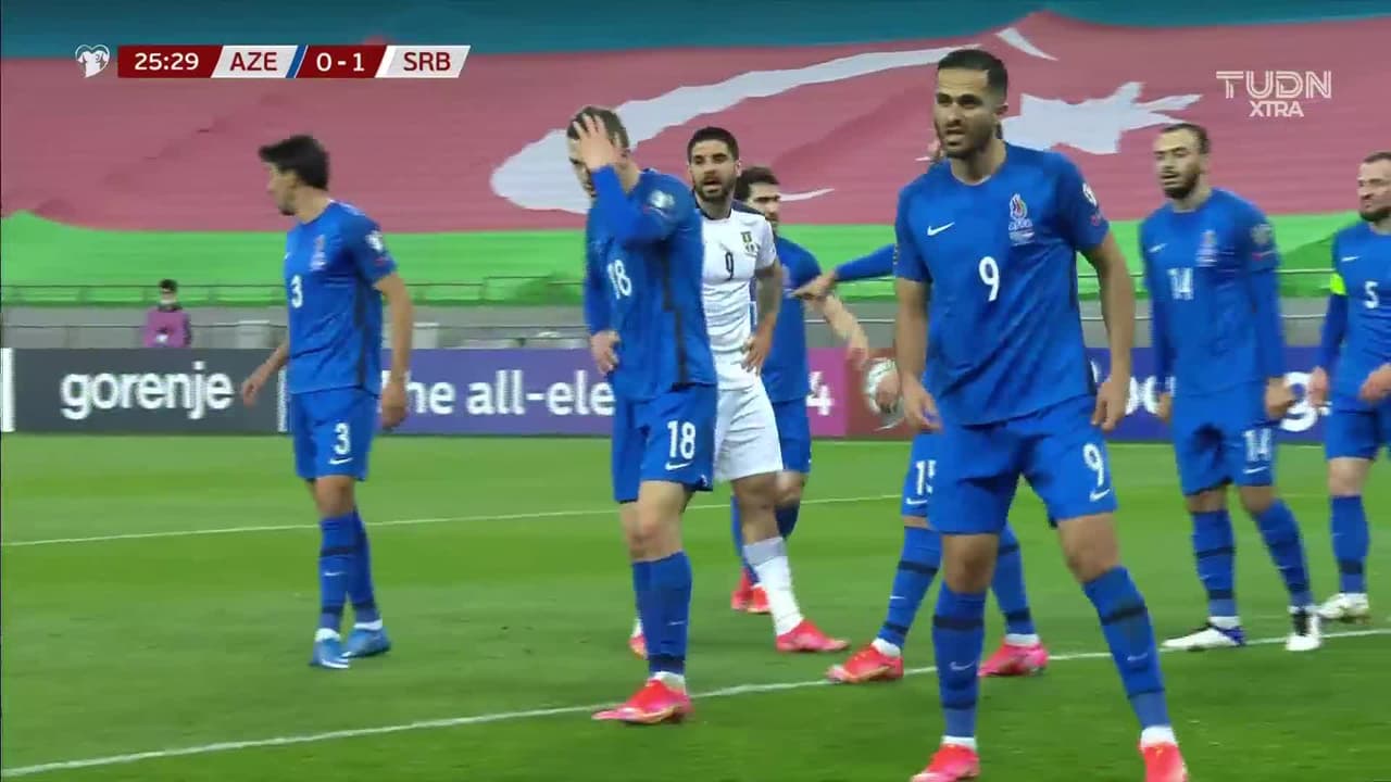 ¡TIRO ATAJADO! disparo por Strahinja Pavlovic.