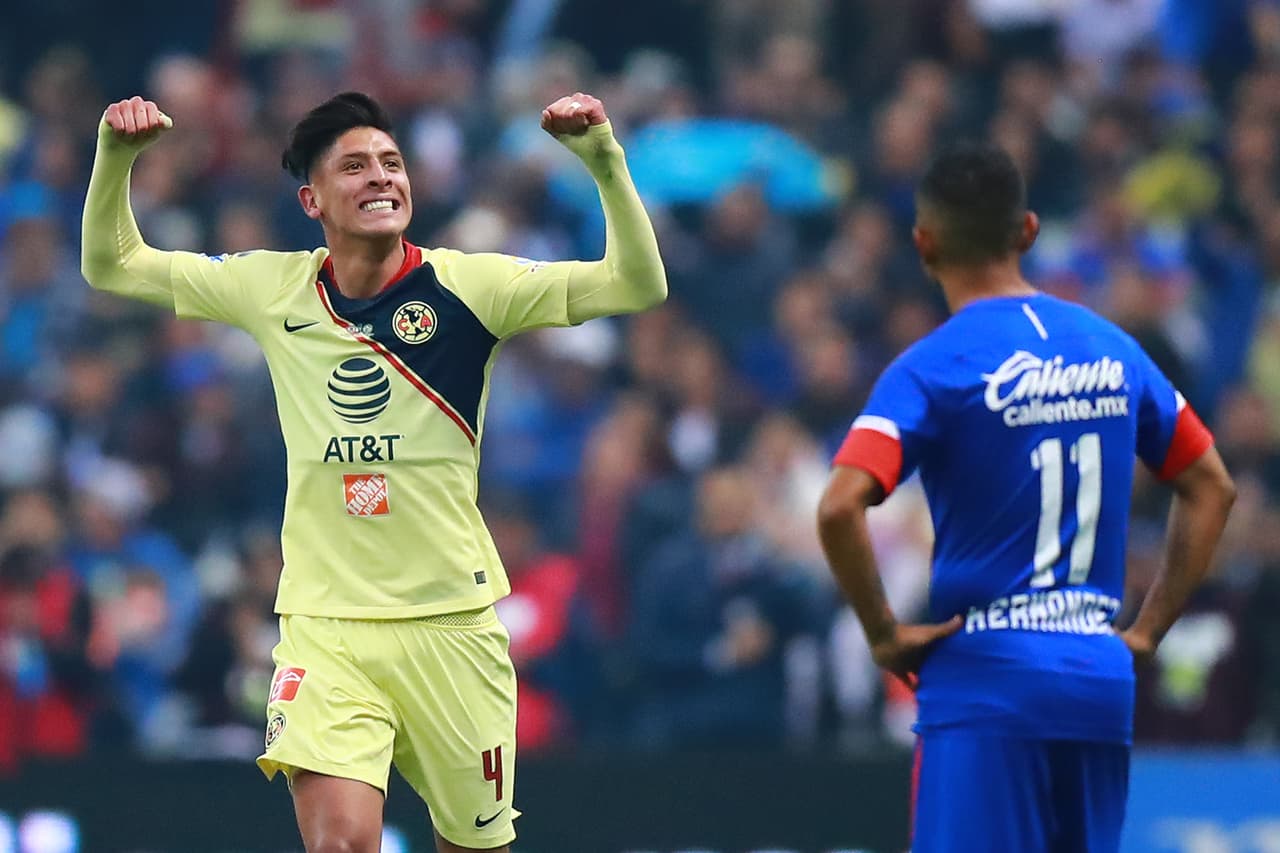 Edson Álvarez podría acompañar a Raúl Jiménez en el Wolverhampton