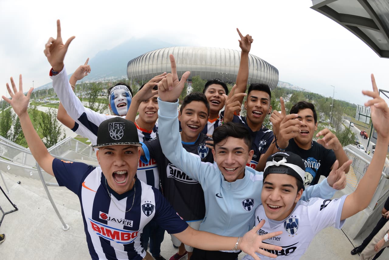 Así se vivió el colorido de la afición en la Final del C2016 con los seguidores a lo largo de los estadios.