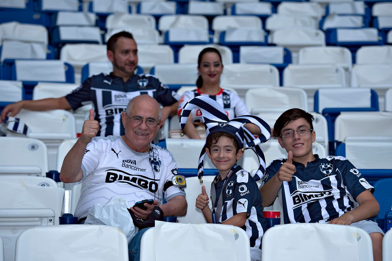 Así se vivió el colorido de la afición en la Final del C2016 con los seguidores a lo largo de los estadios.