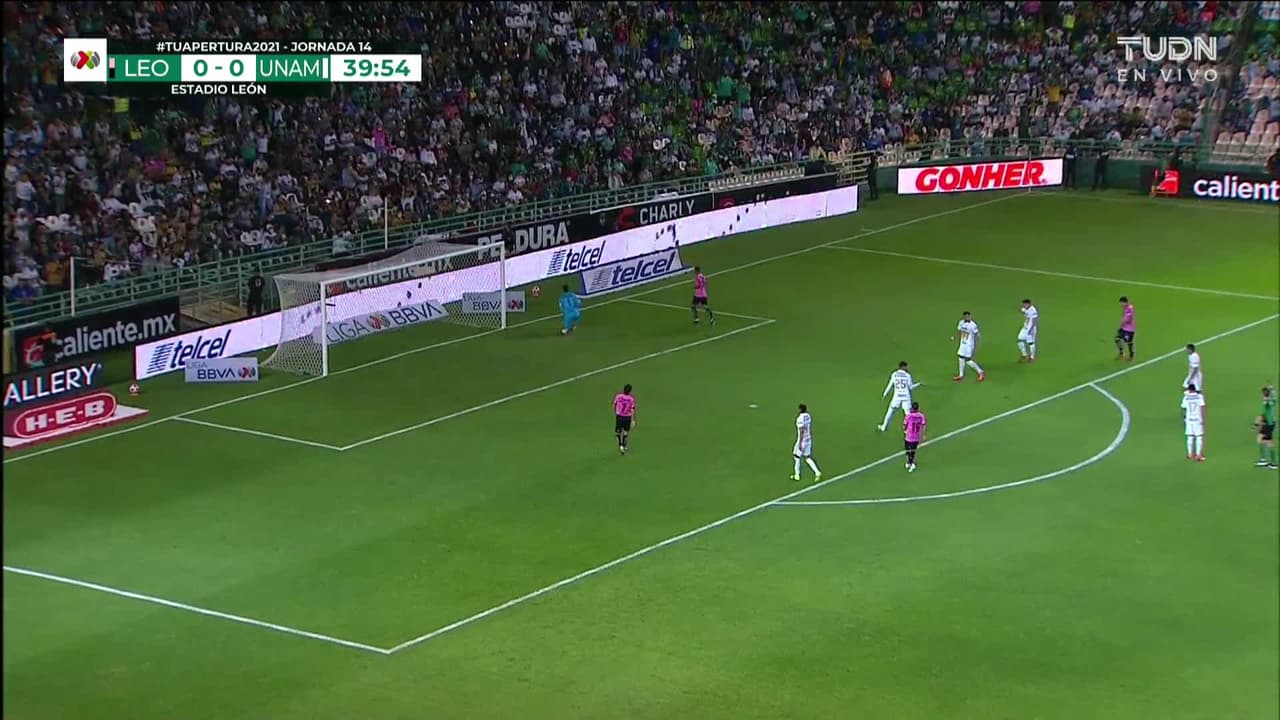 ¡TIRO ATAJADO! disparo por Ángel Mena.