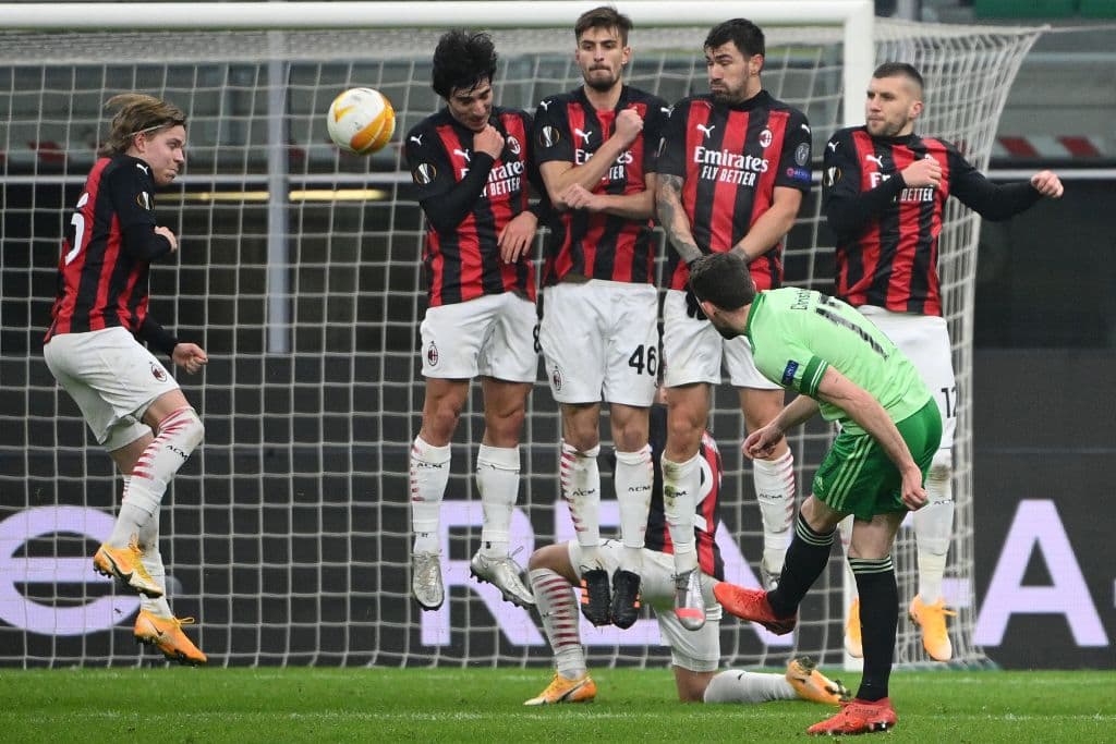 Lluvia de goles cayó en San Siro, donde el Milan se lleva la victoria 4-2 ante el Celtics en la UEFA Europa League. Tom Rogic abrió el marcador para la escuadra verde y Odsonne Edouard los ponía ya dos tantos arriba, pero la escuadra rossonera despertó y anotó cuatro tantos por parte de Calhanoglu, Castillejos, Hauge y Díaz durante la quinta Jornada.