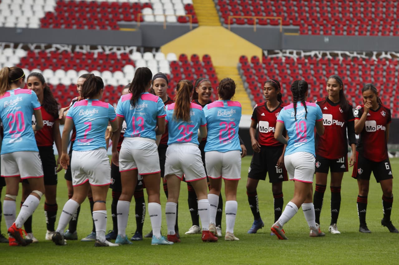 La serie se definirá en la vuelta el 18 de noviembre tras empatar a cero goles en el primer encuentro.