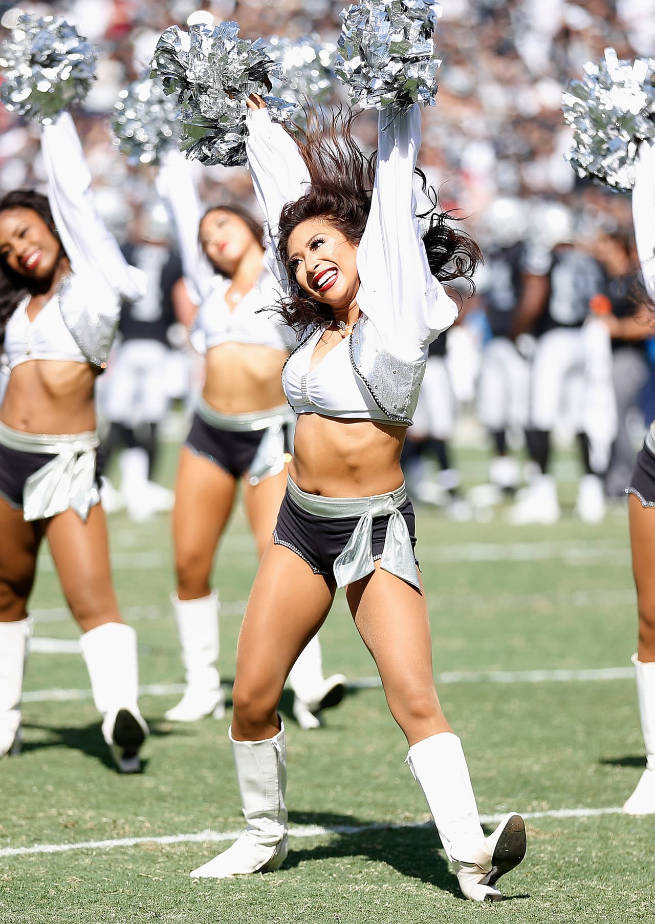 Son hermosas, tienen energía y sus bailes le dan alegría al ambiente en los estadios de la NFL: sin duda, las porristas tienen un papel muy especial para el espectáculo del fútbol americano.