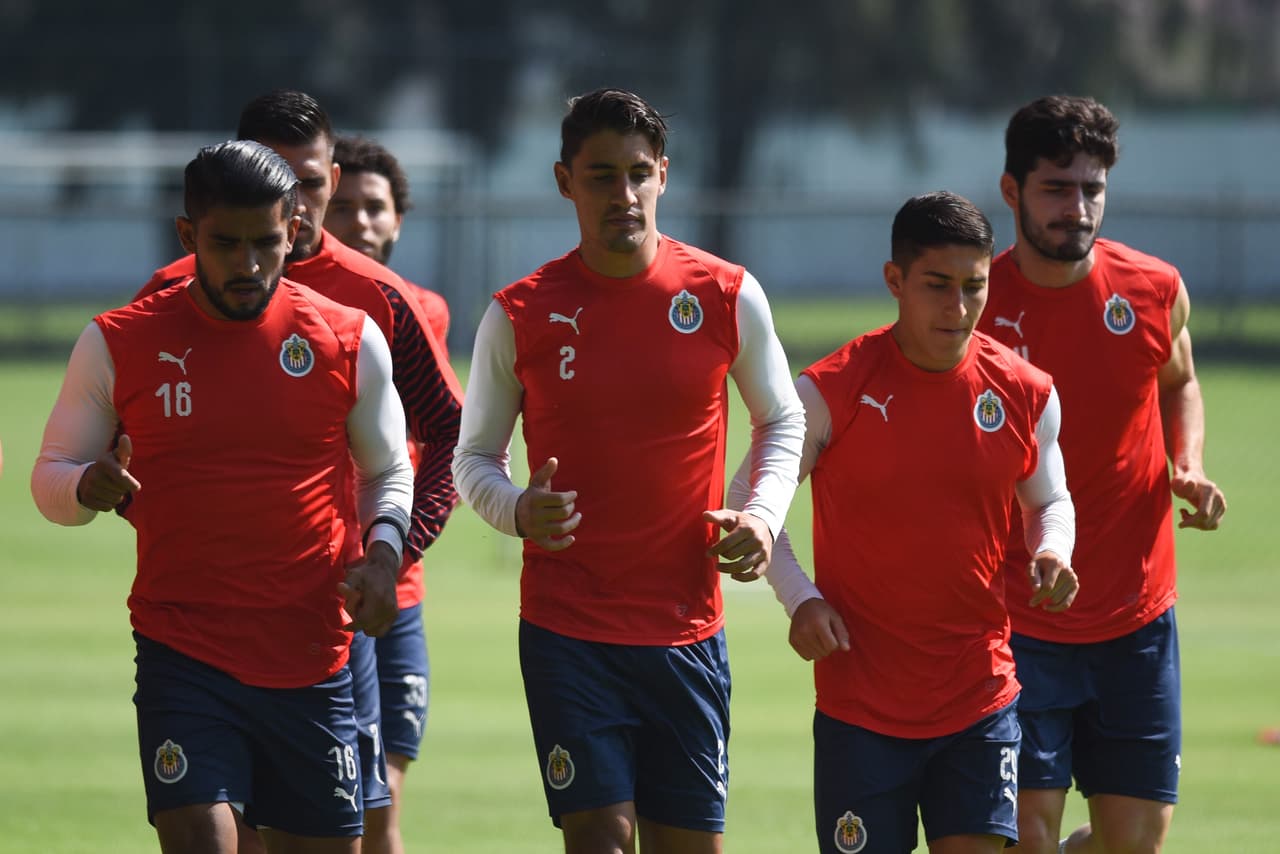Chivas de Guadalajara vivió una nueva jornada de entrenamiento de pretemporada con la intención de mejorar su camino tras los amistosos con miras a tener buen rendimiento en el Apertura 2019 de la Liga MX.