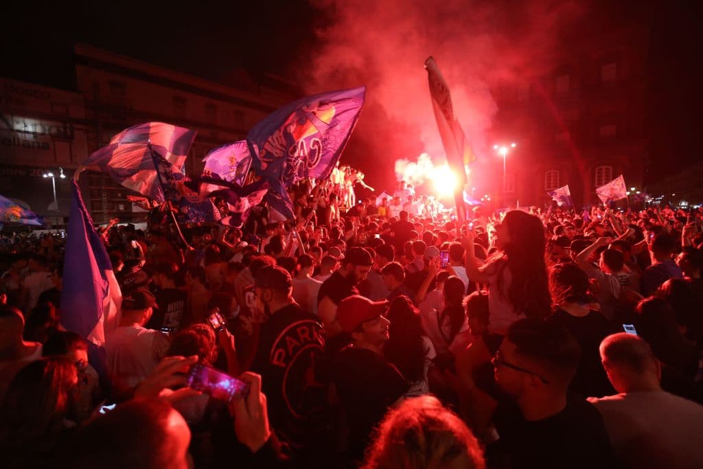 Nada pudo contener la alegria de la afición de Napoli al conseguir un nuevo título del equipo ante Juventus.