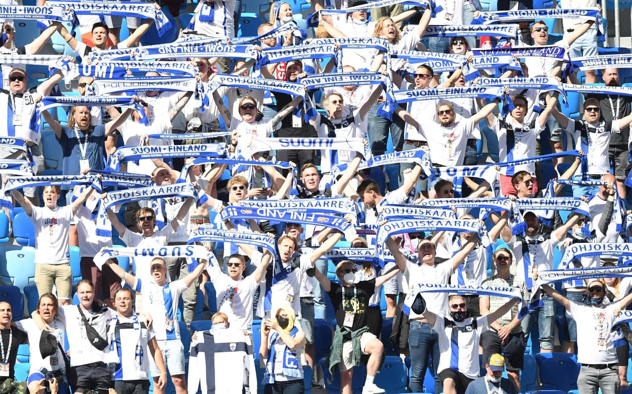Rusia consigue su primera victoria tras derrotar 1-0 a Finlandia durante la segunda jornada del Grupo B en la Euro 2020. Parecía que los visitantes ponían el primer gol del encuentro pero, tras revisión del VAR, se anulaba la anotación. Ya al filo de la primera mitad, Aleksei Miranchuck anotó el tanto que le dio la victoria a los rusos en San Petersburgo.
