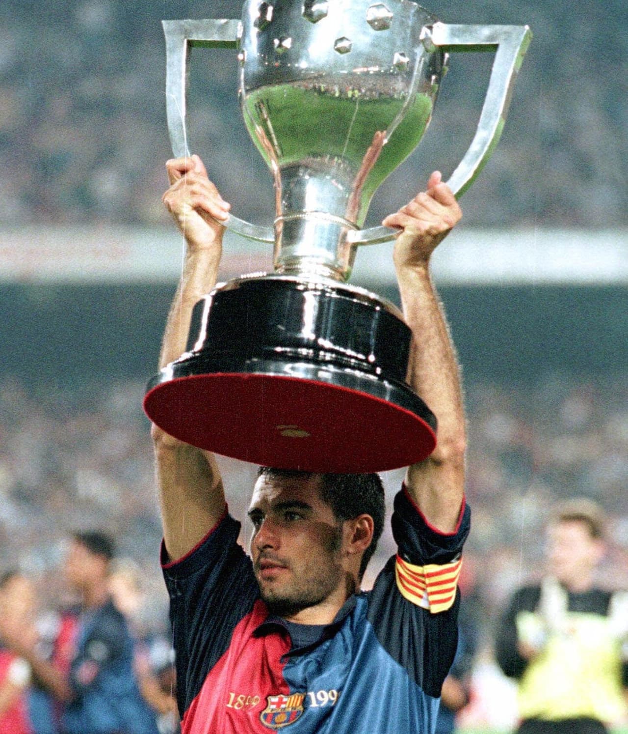 Estuvo de 1990 a 2001 y, cuando dejó el club culé, era el jugador que más ligas había ganado hasta ese momento con seis títulos. Una serie de lesiones lo dejaron fuera de forma y de ahí salió al Brescia, en un periplo por el mundo que terminó con su retiro en Dorados de Sinaloa en México.