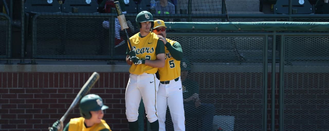 Equipo de beisbol suspende a 14 jugadores por hacer novatadas