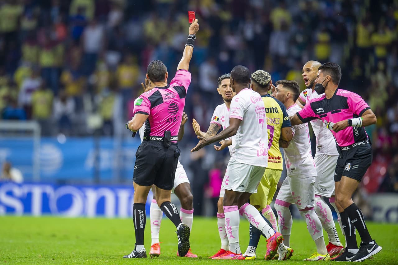 Con goles de Alvaro Fidalgo y Sebastián Córdova, América vence 2-1 a Santos, llegan a 31 puntos y continúan como líderes del torneo.
