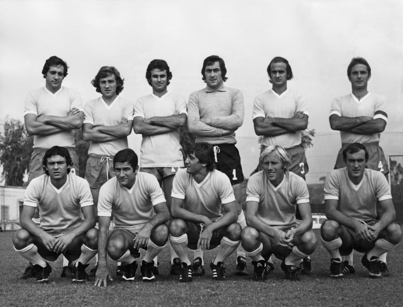 Solo un equipo no quiso entrar en dicho pacto y fue la S.S. Lazio, que en manos del general fascista Giorgio Vaccaro se plantó ante Mussolini por más dinero. La rivalidad nació junto con 'La Loba'. [En la foto, el plantel de la Lazio en 1975]