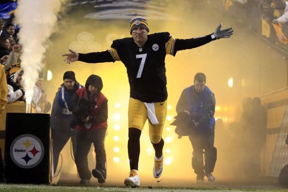 Algunos cuestionaran la elevada clasificación del ‘Big Ben' en esta lista, pero el dos veces ganador del Super Bowl está jugando el mejor fútbol de su carrera bajo la tutela del coordinado ofensivo de los Steelers, Todd Haley. Ha superado el porcentaje de pases completos (67.1) y yardas por pase (4,952, empatando la mejor marca en la liga) e igualó su temporada con más TDs con 32 en 2014.