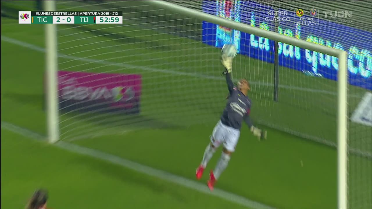 Centro con parábola de gol: Belén casi sorprende a Itzel González