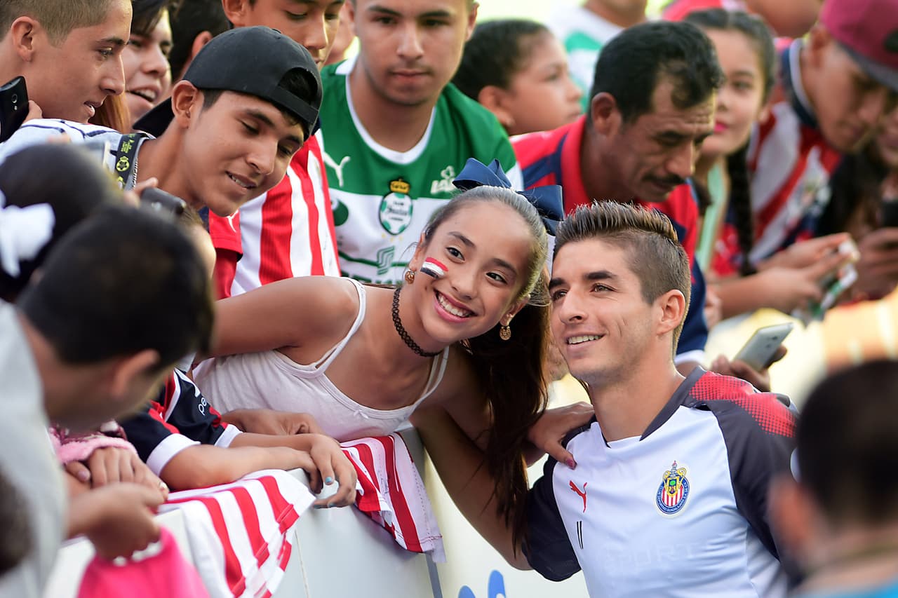 Los fanáticos aprovecharon para compatir con los jugadores del campeón del fútbol mexicano.