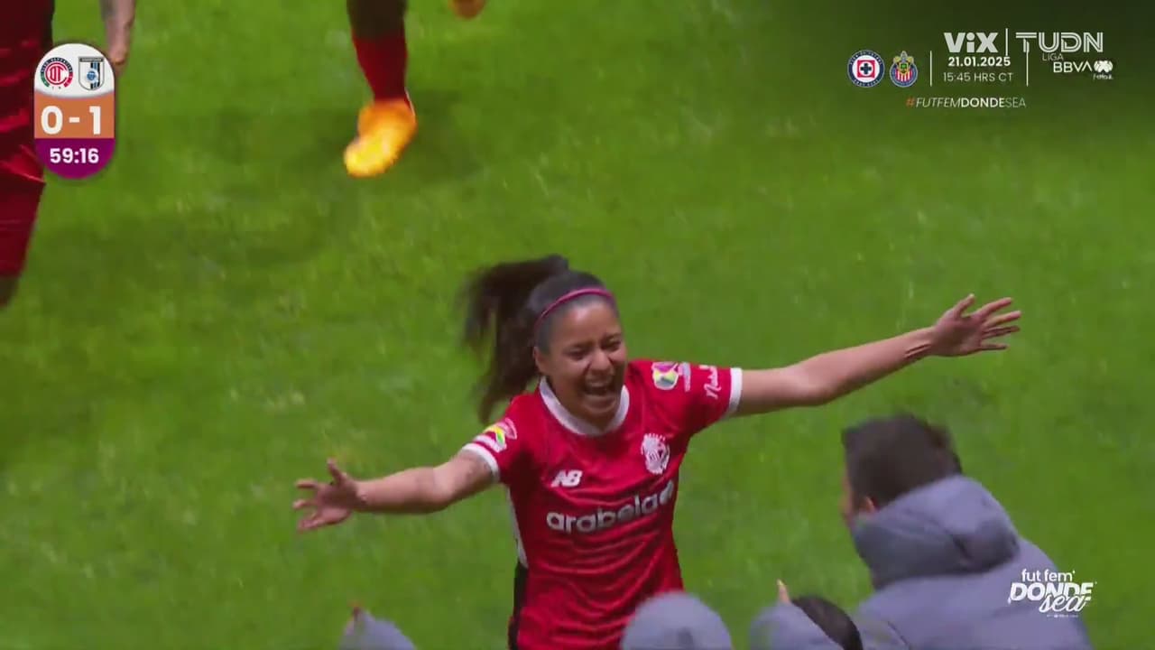 ¡Golazo! María Sánchez le pega y de campanita entra el 1-1 de Toluca
