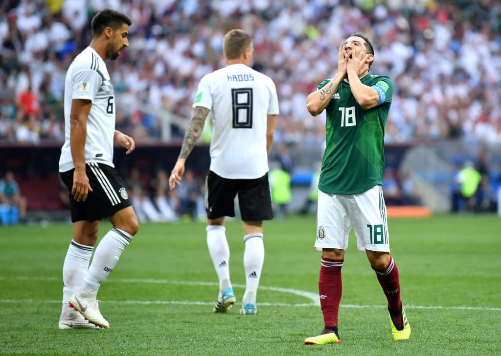 México se lamentó al desaprovechar tantos contragolpes que tuvo a su favor ante los espacios que dejaron los alemanes. Al final, hubo cambios defensivos para proteger el resultado.