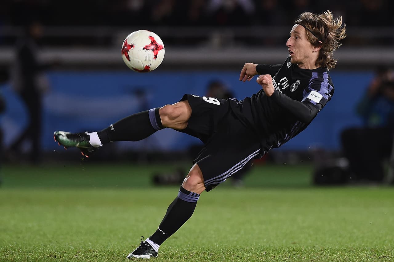 Luka Modric- No se esforzó demasiado y aun así lució, se movió en el medio campo como pez en el agua, buena proyección al frente y abastecedor de esféricos adelante, siempre con balones al pie. Calificación 9.